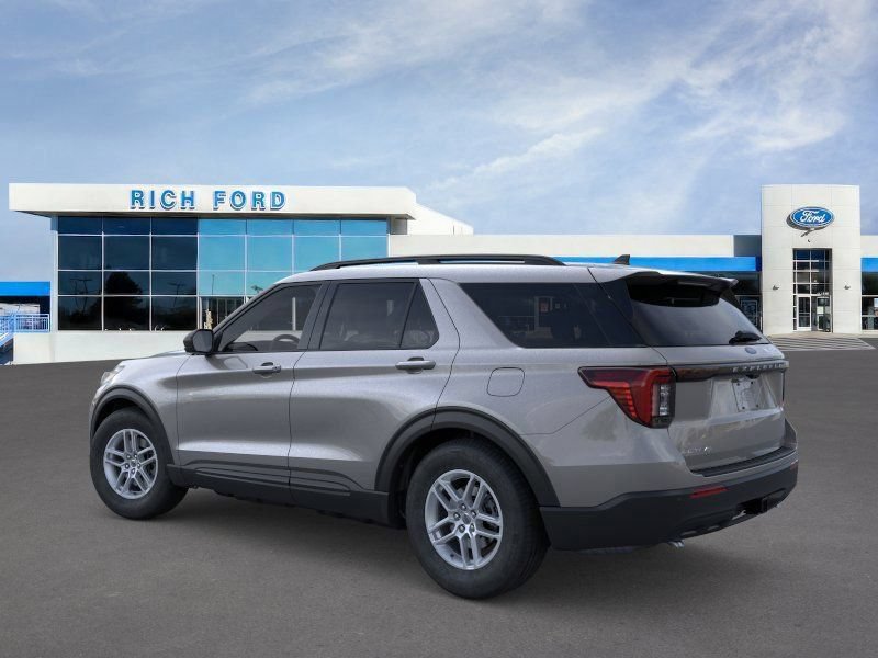 New 2026 Ford Explorer Active RWD image 4