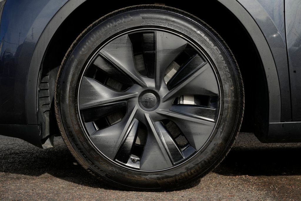 Used 2025 Tesla Model Y Long Range image 12