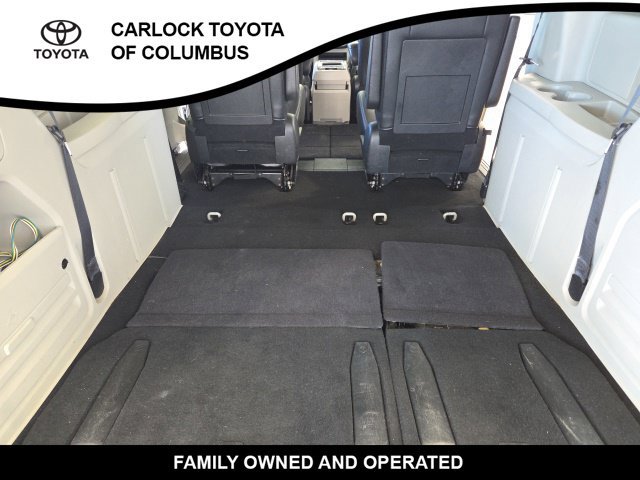 Used 2016 Chrysler Town & Country Touring FWD image 16