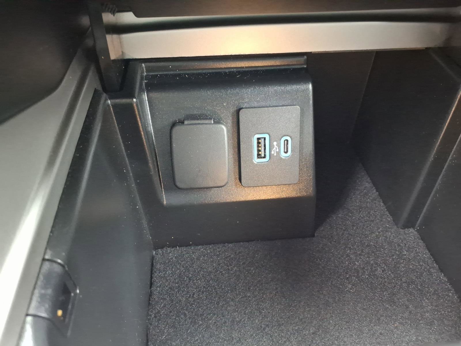 Used 2021 Ford Explorer XLT w/ Equipment Group 202A image 18