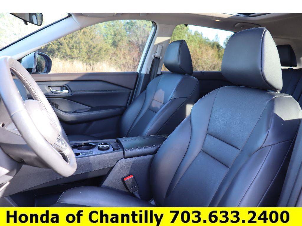 Used 2023 Nissan Rogue SV w/ SV Premium B Package image 24