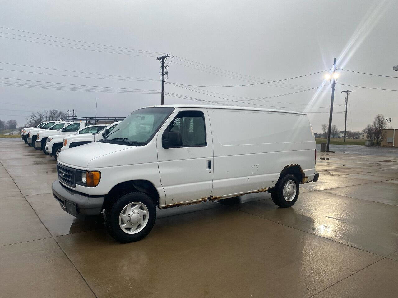 Used 2007 Ford E-150 and Econoline 150 RWD image 2