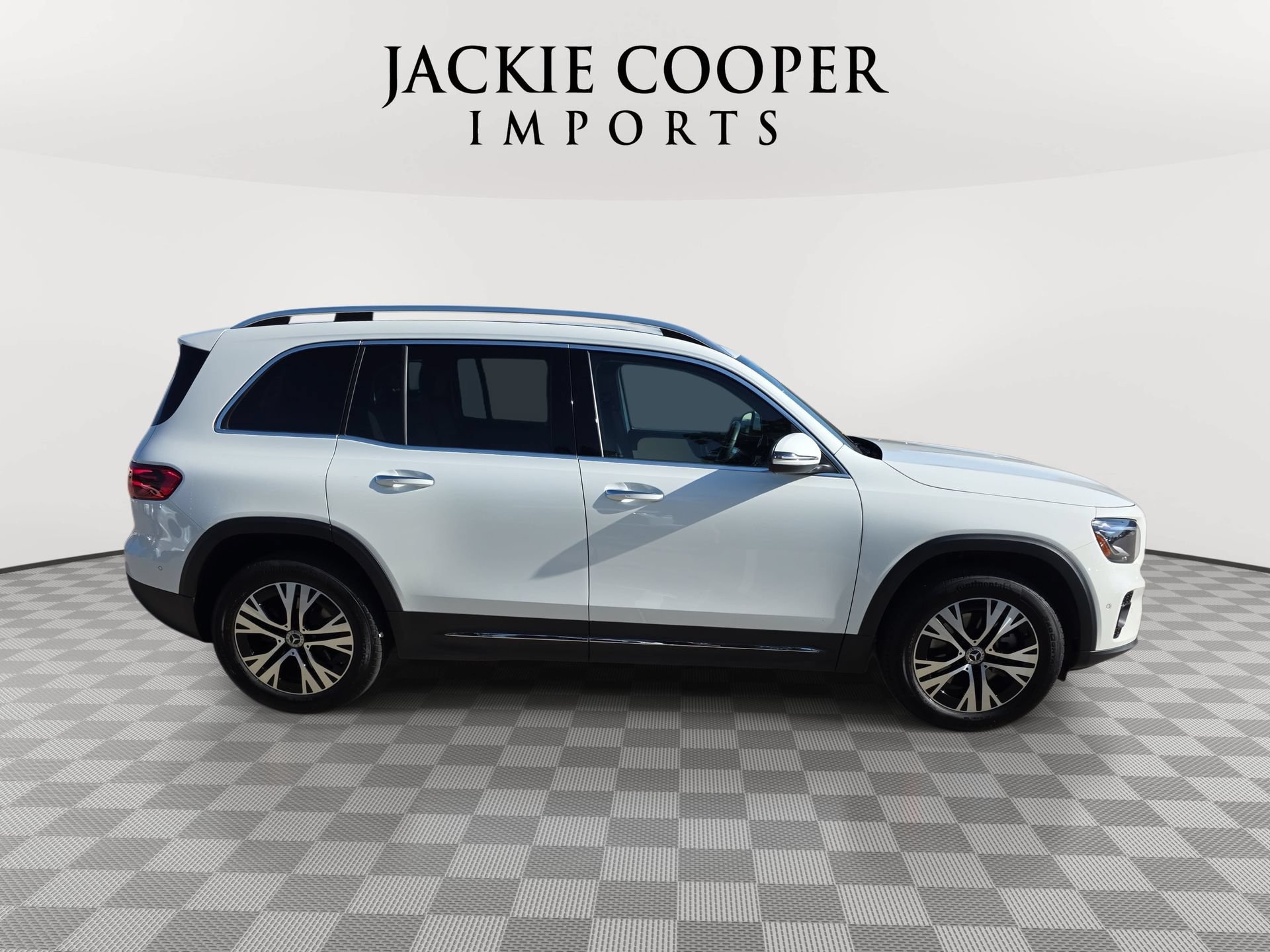 Used 2025 Mercedes-Benz GLB 250 image 4