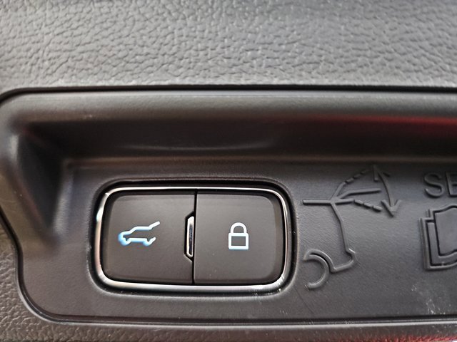 Used 2023 Ford Explorer XLT w/ Equipment Group 202A image 14