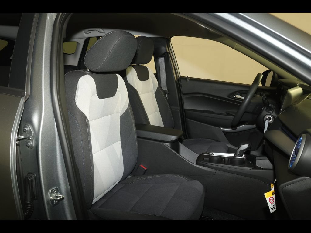 Used 2024 Chevrolet Trax LS w/ LS Convenience Package FWD image 26