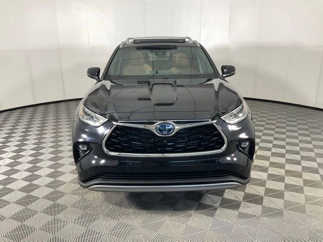 Used 2022 Toyota Highlander Platinum image 2