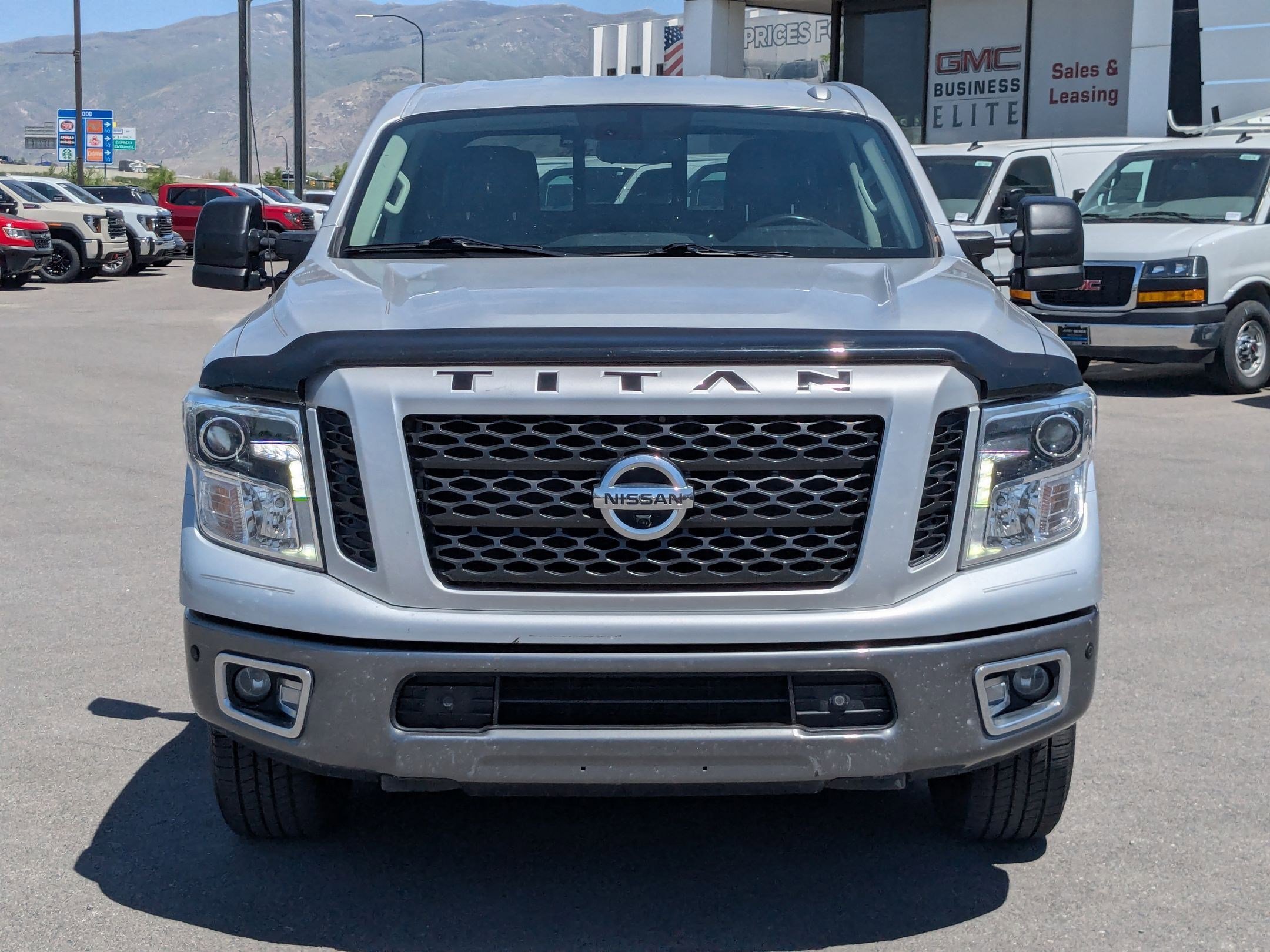 Used 2018 Nissan Titan PRO-4X w/ Pro-4x Convenience Package AWD/4WD image 8