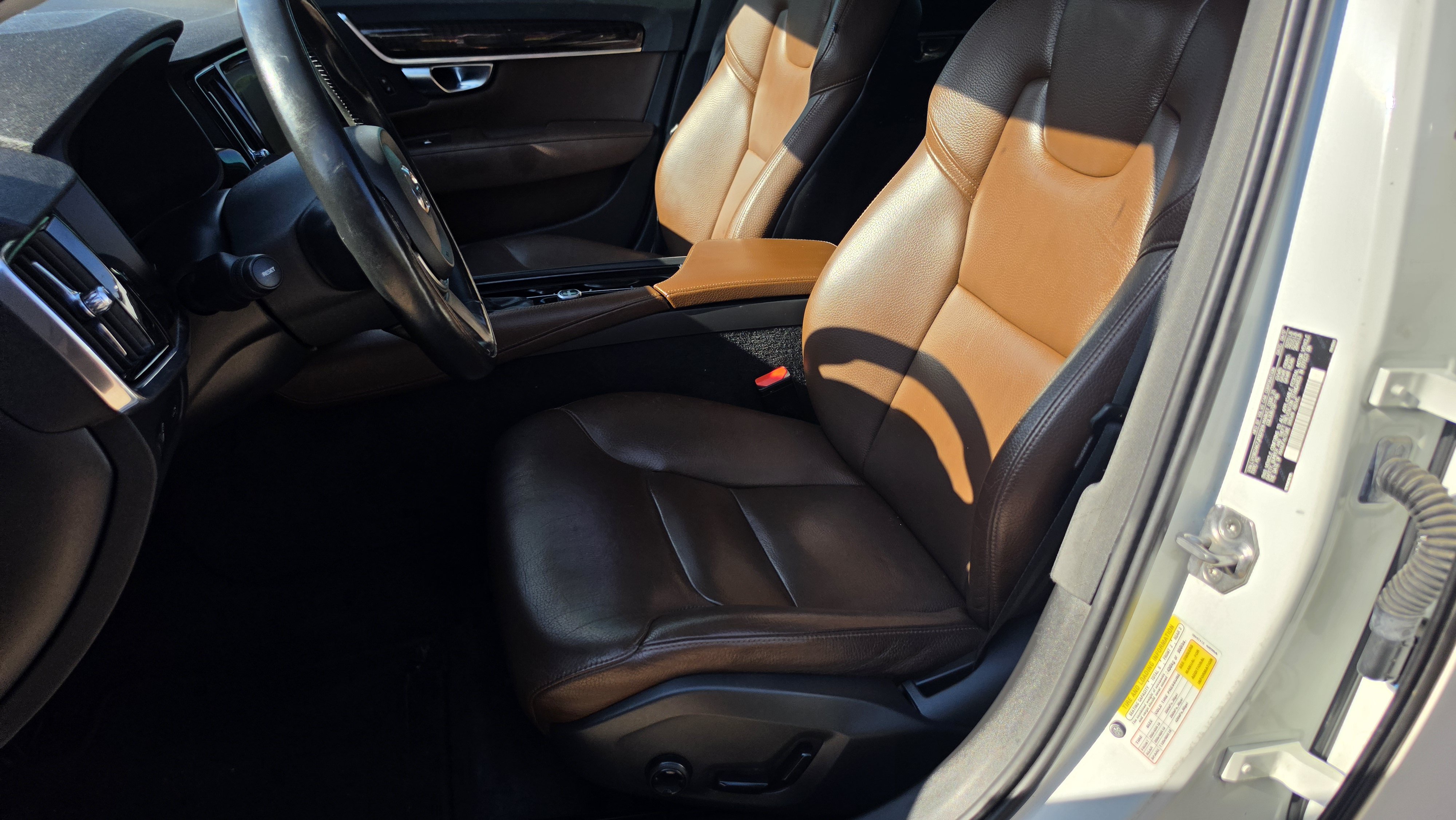Used 2018 Volvo S90 T5 Momentum FWD image 25