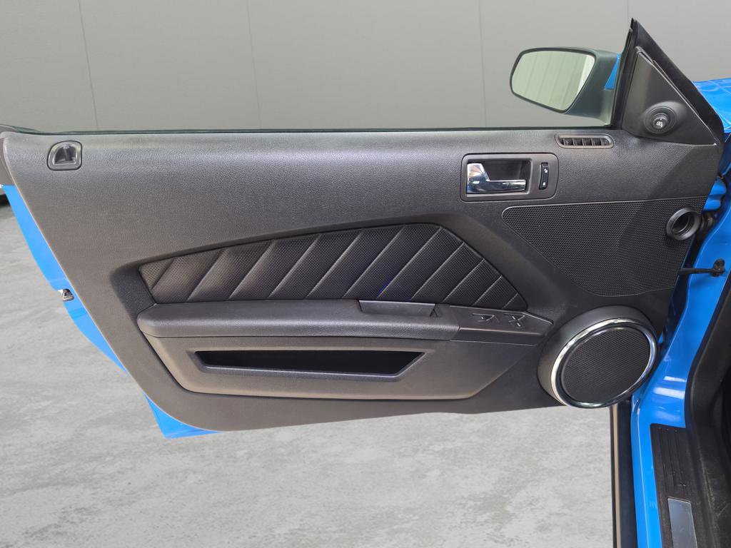 Used 2010 Ford Mustang GT Premium RWD image 13