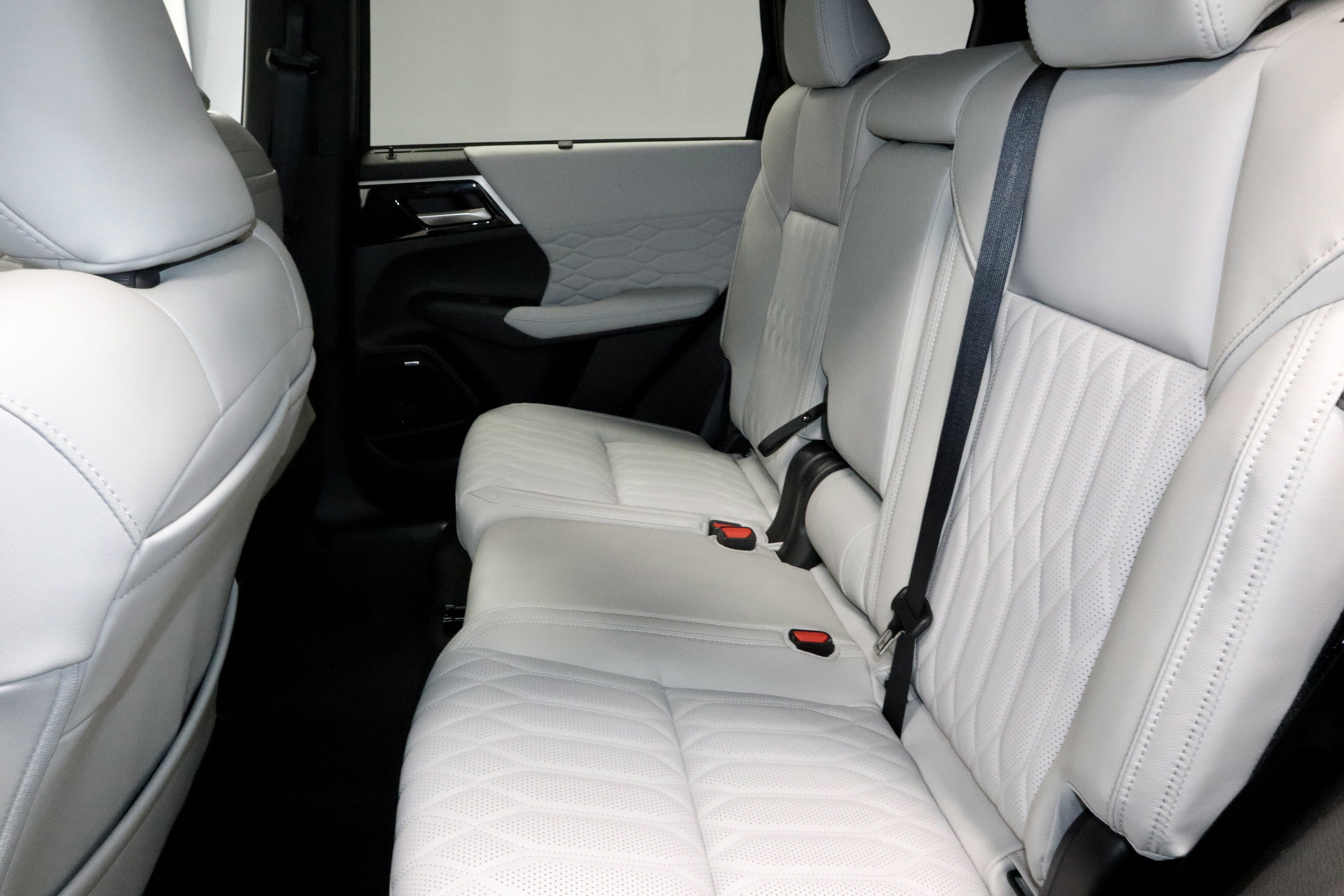 New 2026 Mitsubishi Outlander SEL image 15