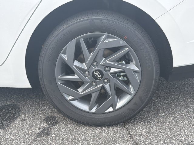 New 2026 Hyundai Elantra Hybrid FWD image 21