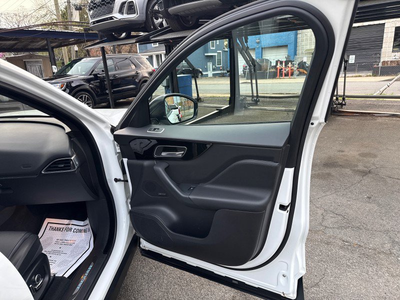 Used 2020 Jaguar F-PACE Premium image 13