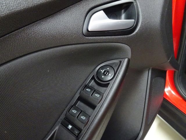 Used 2014 Ford Focus SE w/ SE Sport Package image 20