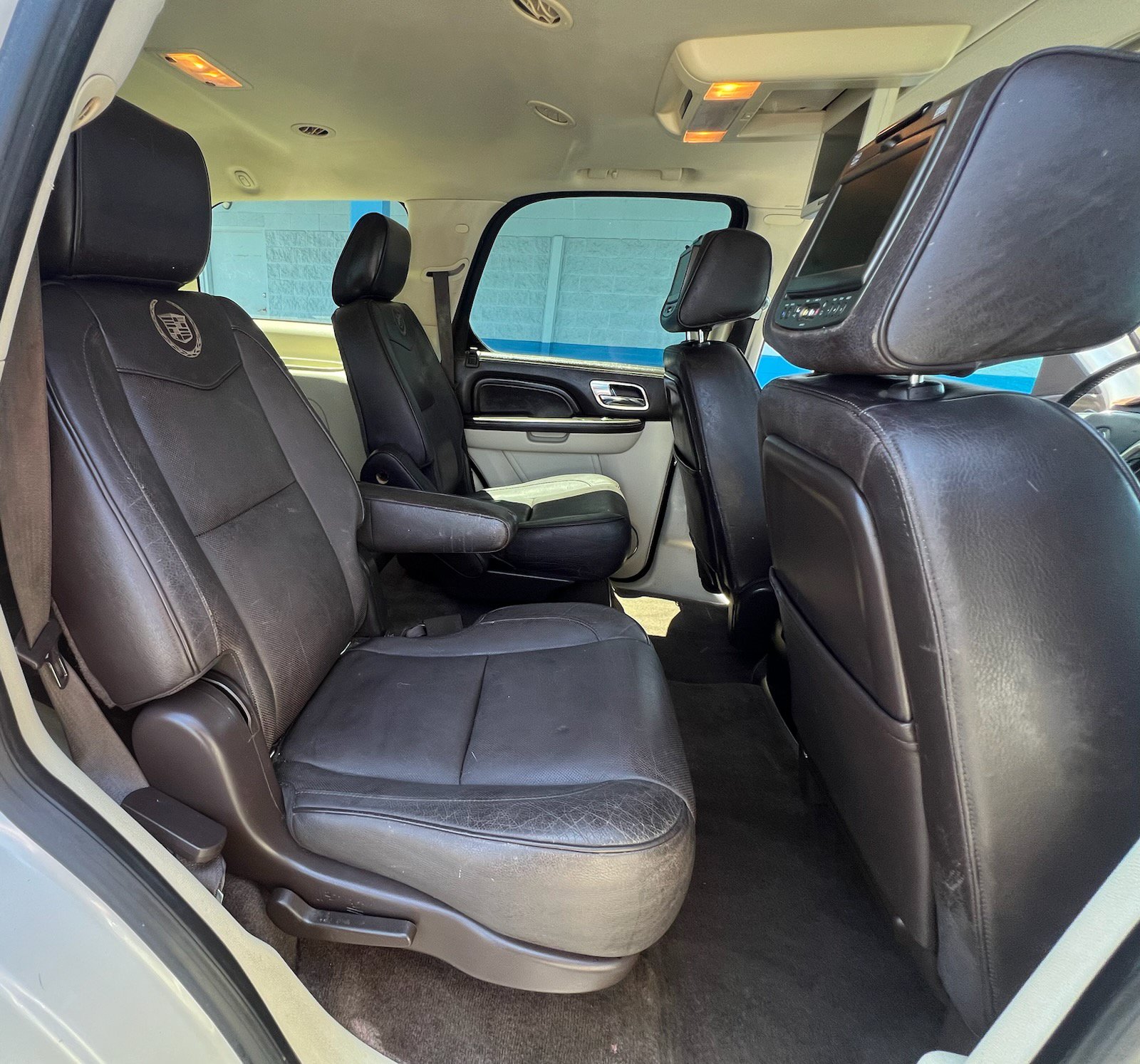 Used 2012 Cadillac Escalade Platinum AWD/4WD image 19