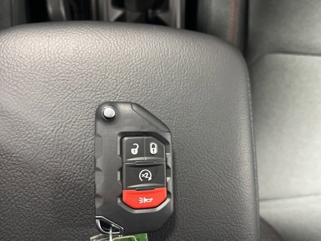 New 2025 Jeep Gladiator Rubicon w/ Convenience Group image 17