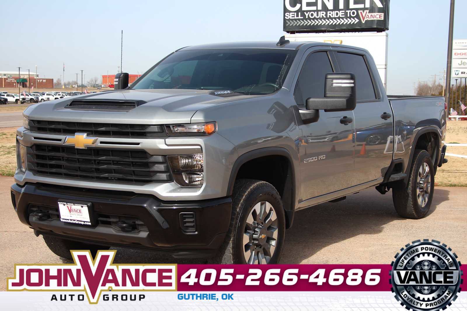 Used 2025 Chevrolet Silverado 2500 Custom image 3