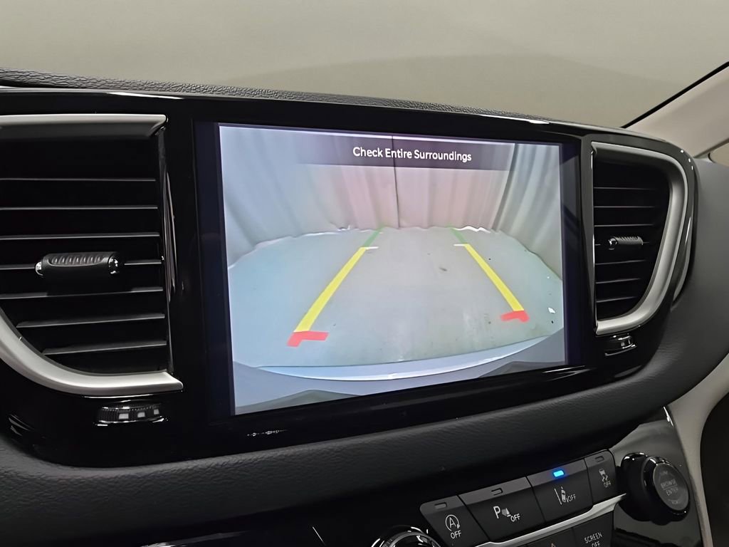 Used 2024 Chrysler Pacifica Touring-L image 26