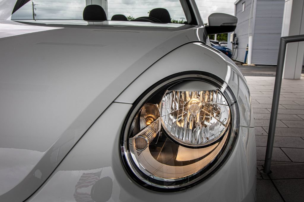 Used 2019 Volkswagen Beetle 2.0T SE FWD image 6