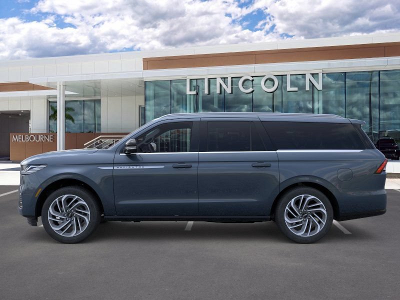 New 2026 Lincoln Navigator L Reserve AWD/4WD image 3