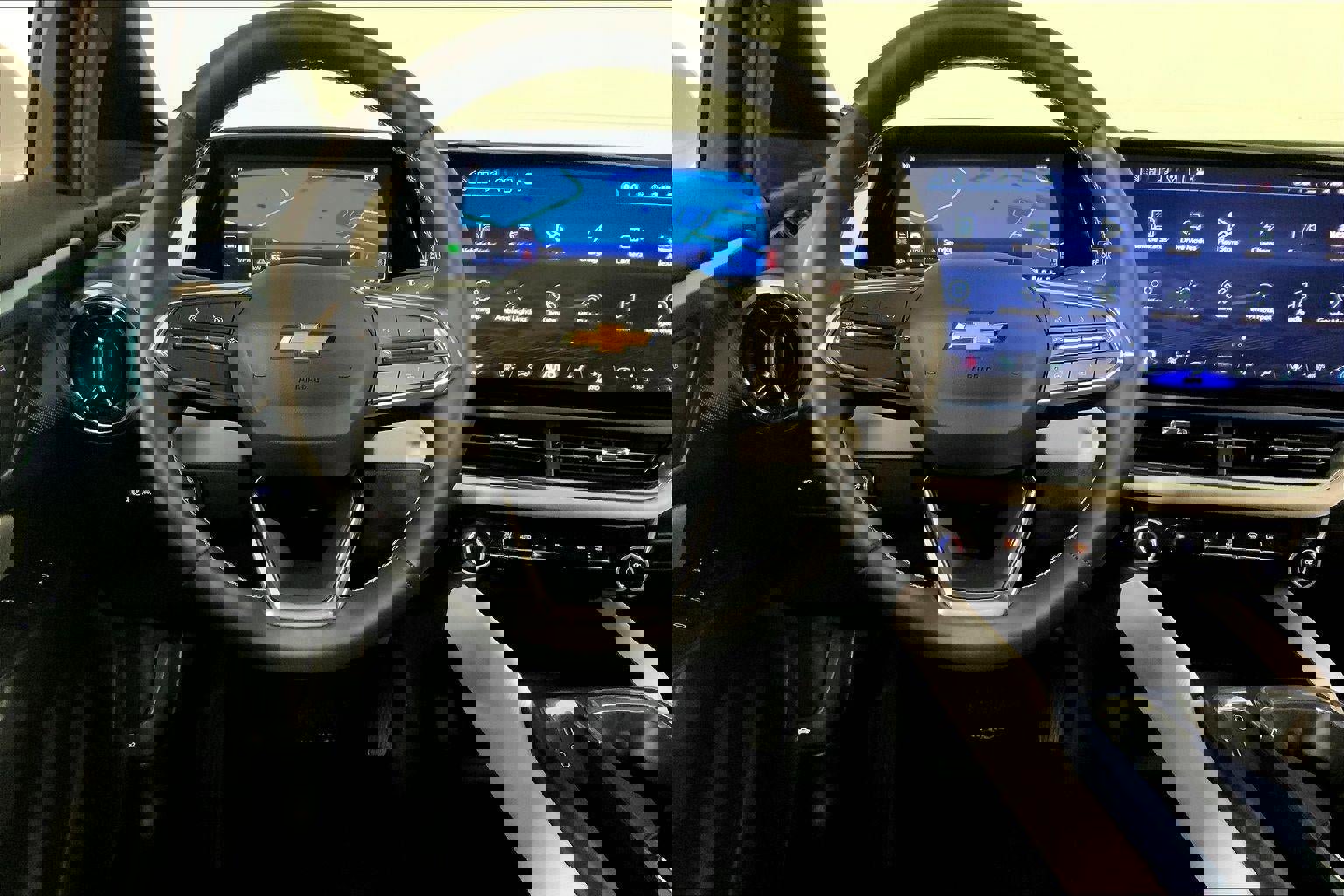 Used 2025 Chevrolet Equinox EV LT FWD image 5