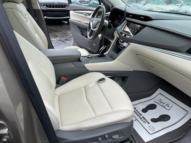 Used 2022 Cadillac XT5 Premium Luxury w/ LPO, Floor Liner Package image 30