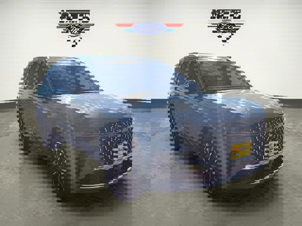 Used 2025 Lincoln Nautilus Reserve image 3