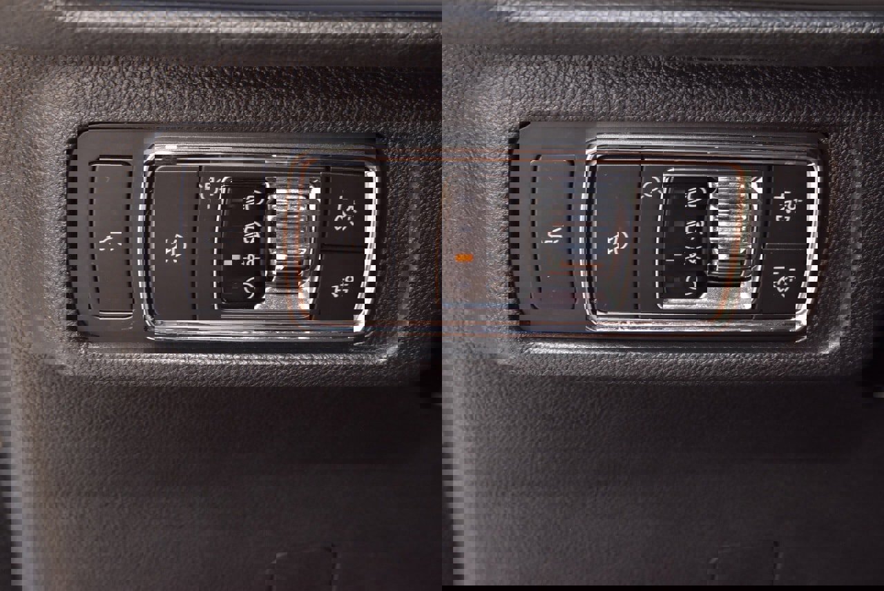 Used 2021 Lincoln Corsair Reserve w/ Equipment Group 201A image 32