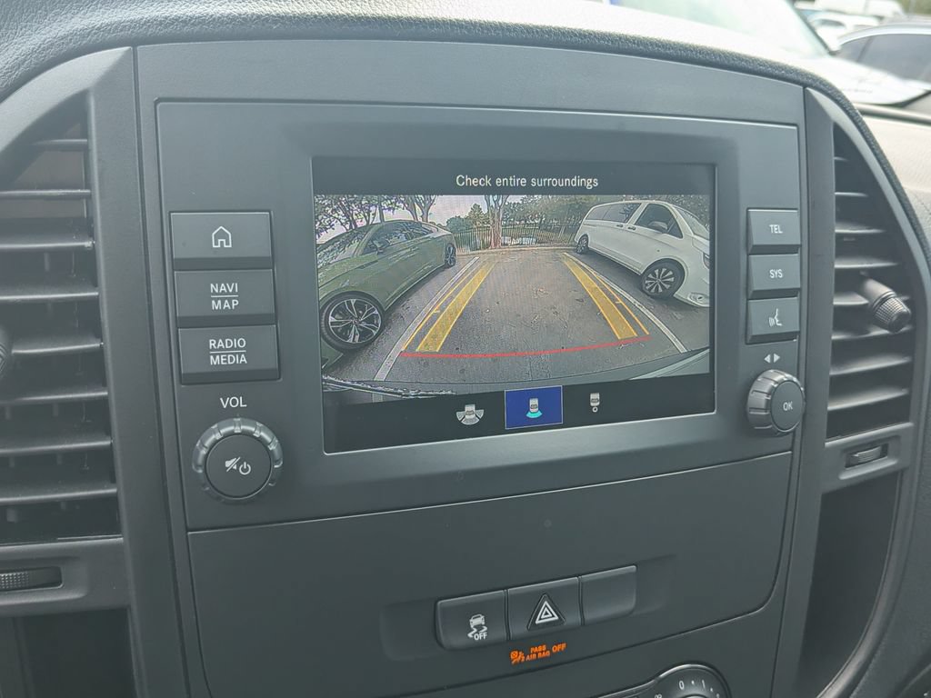 Used 2023 Mercedes-Benz Metris image 3