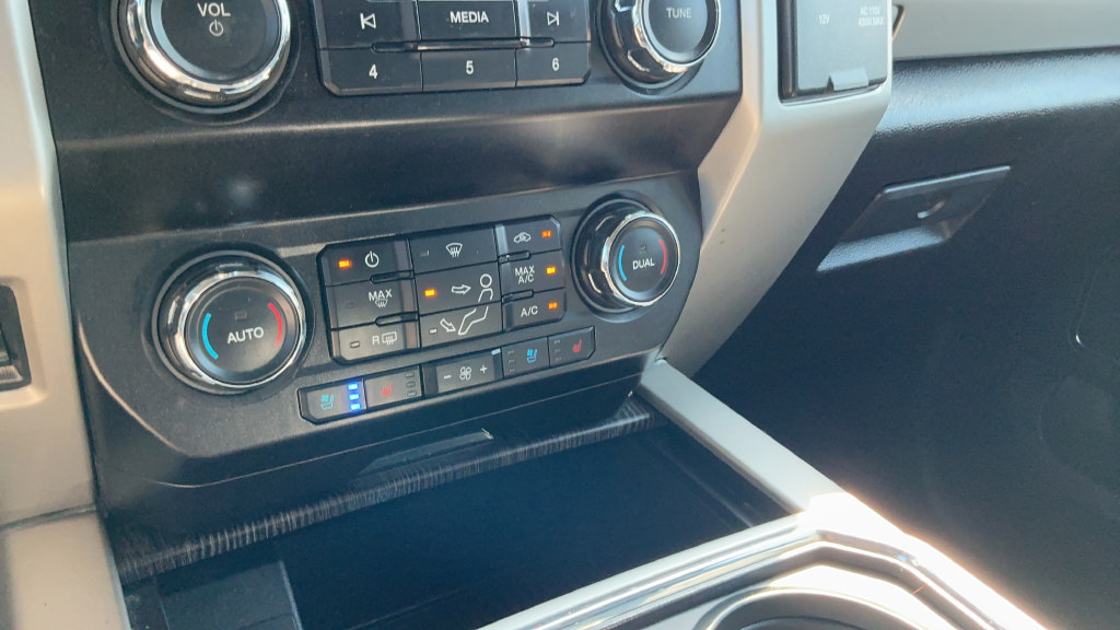 Used 2020 Ford F250 Lariat w/ Lariat Value Package AWD/4WD image 16