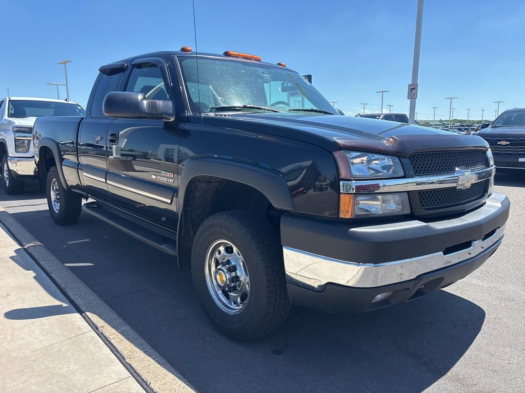 Used 2004 Chevrolet Silverado 2500 LS w/ Heavy-Duty Power Package AWD/4WD image 3