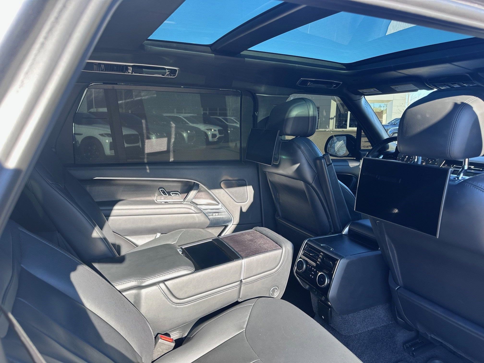 Certified 2023 Land Rover Range Rover Long Wheelbase Autobiography AWD/4WD image 11