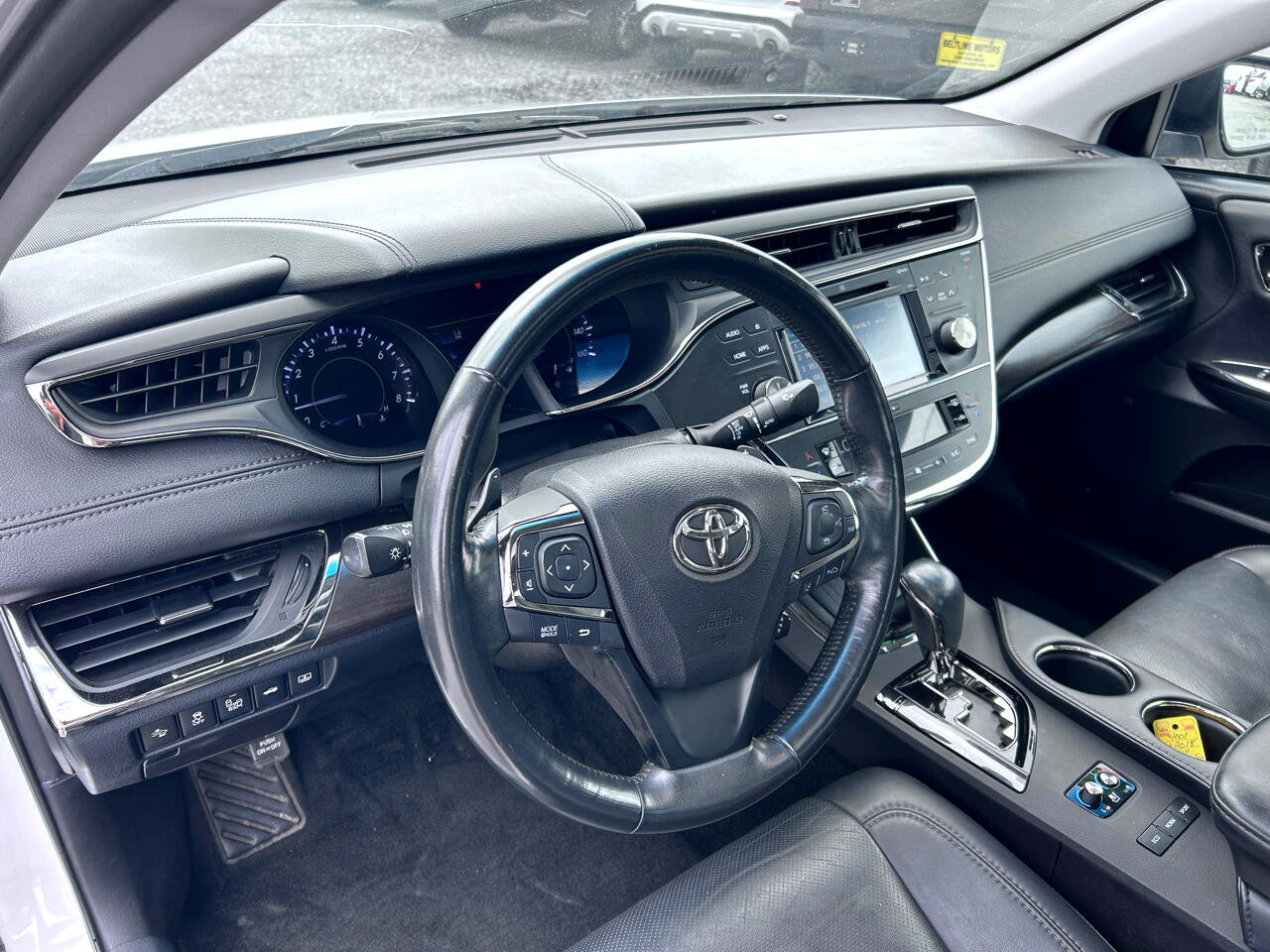 Used 2018 Toyota Avalon Limited image 6