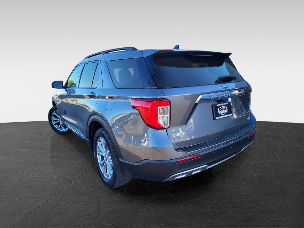 Used 2021 Ford Explorer XLT w/ Equipment Group 202A image 7