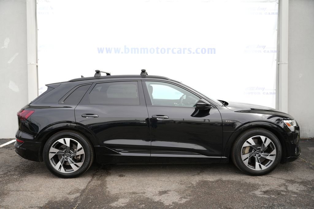 Used 2022 Audi e-tron Premium w/ Convenience Plus Package AWD/4WD image 7