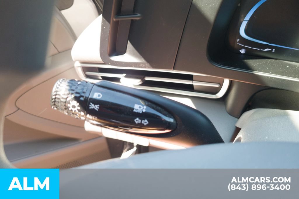 Certified 2025 Hyundai Elantra SE FWD image 15