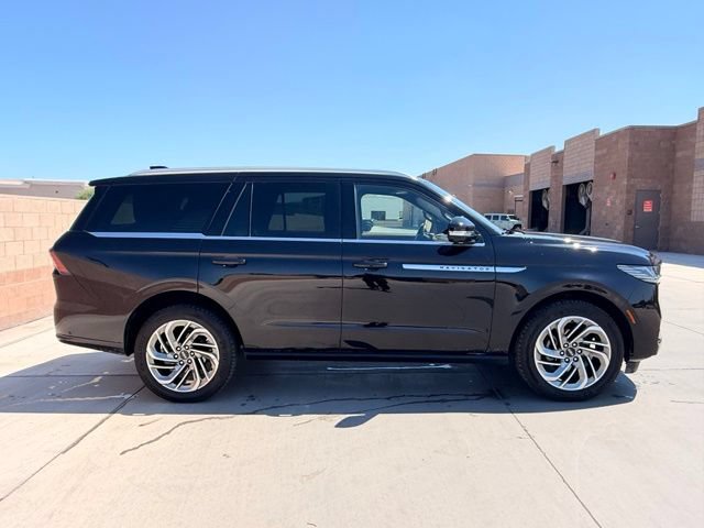 Used 2025 Lincoln Navigator Reserve AWD/4WD image 8
