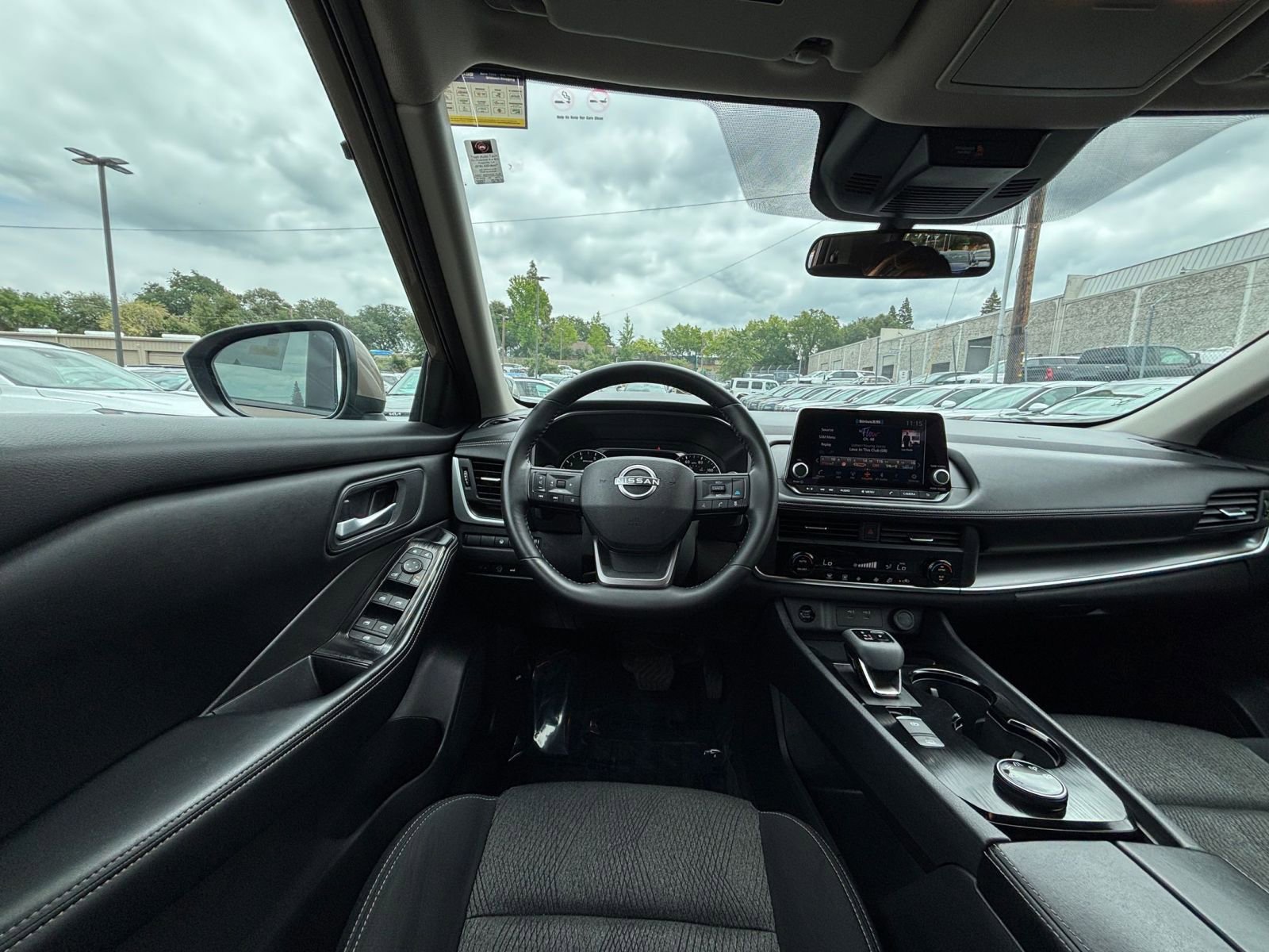 Used 2025 Nissan Rogue SV AWD/4WD image 36
