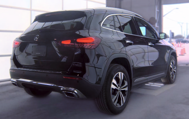 Used 2025 Mercedes-Benz GLA 250 image 11