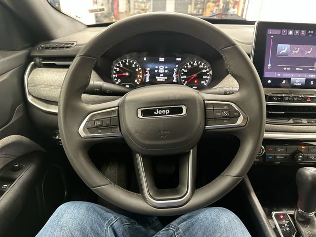 Used 2024 Jeep Compass Latitude AWD/4WD image 12