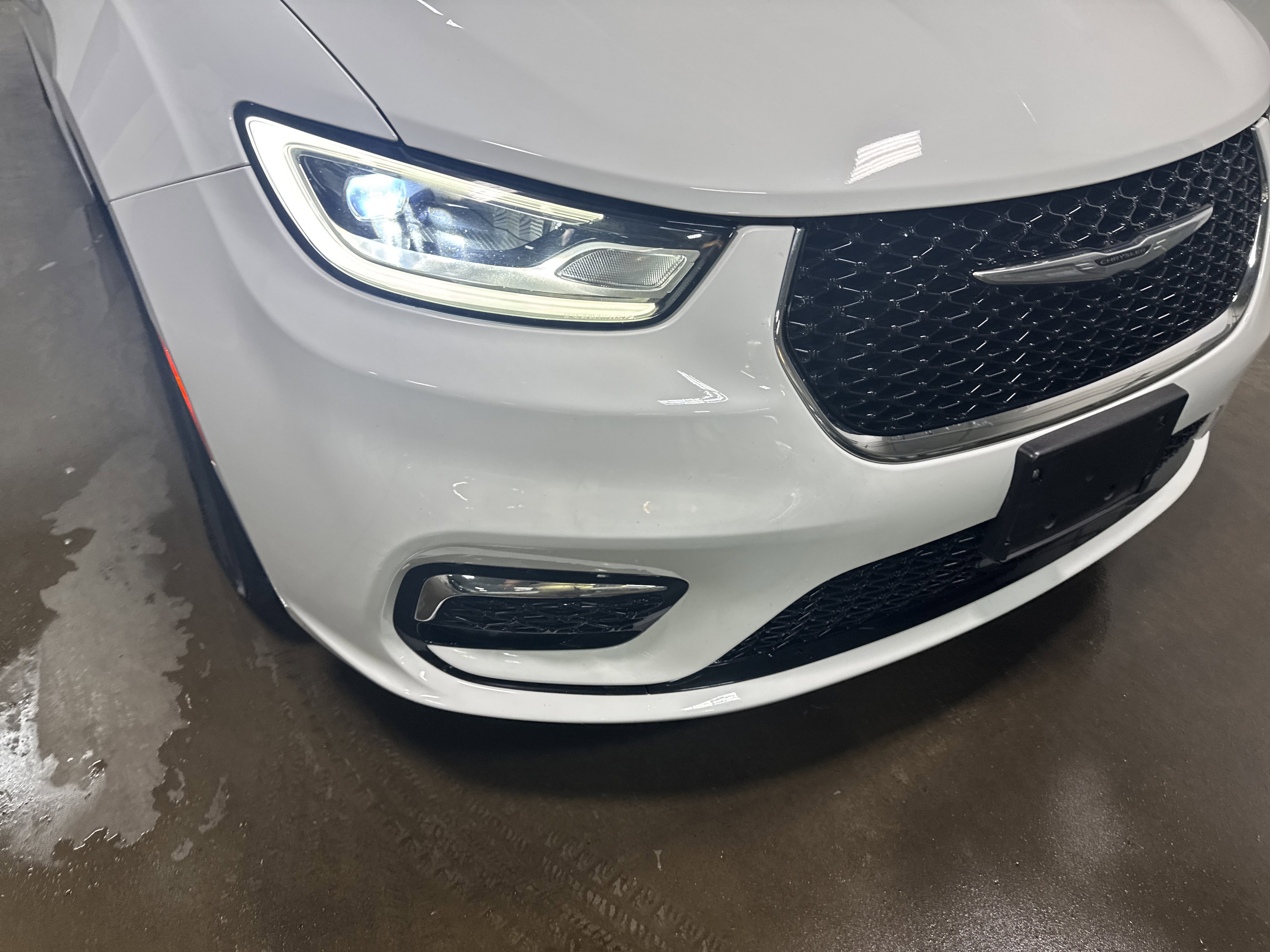 Used 2024 Chrysler Pacifica Touring-L image 45