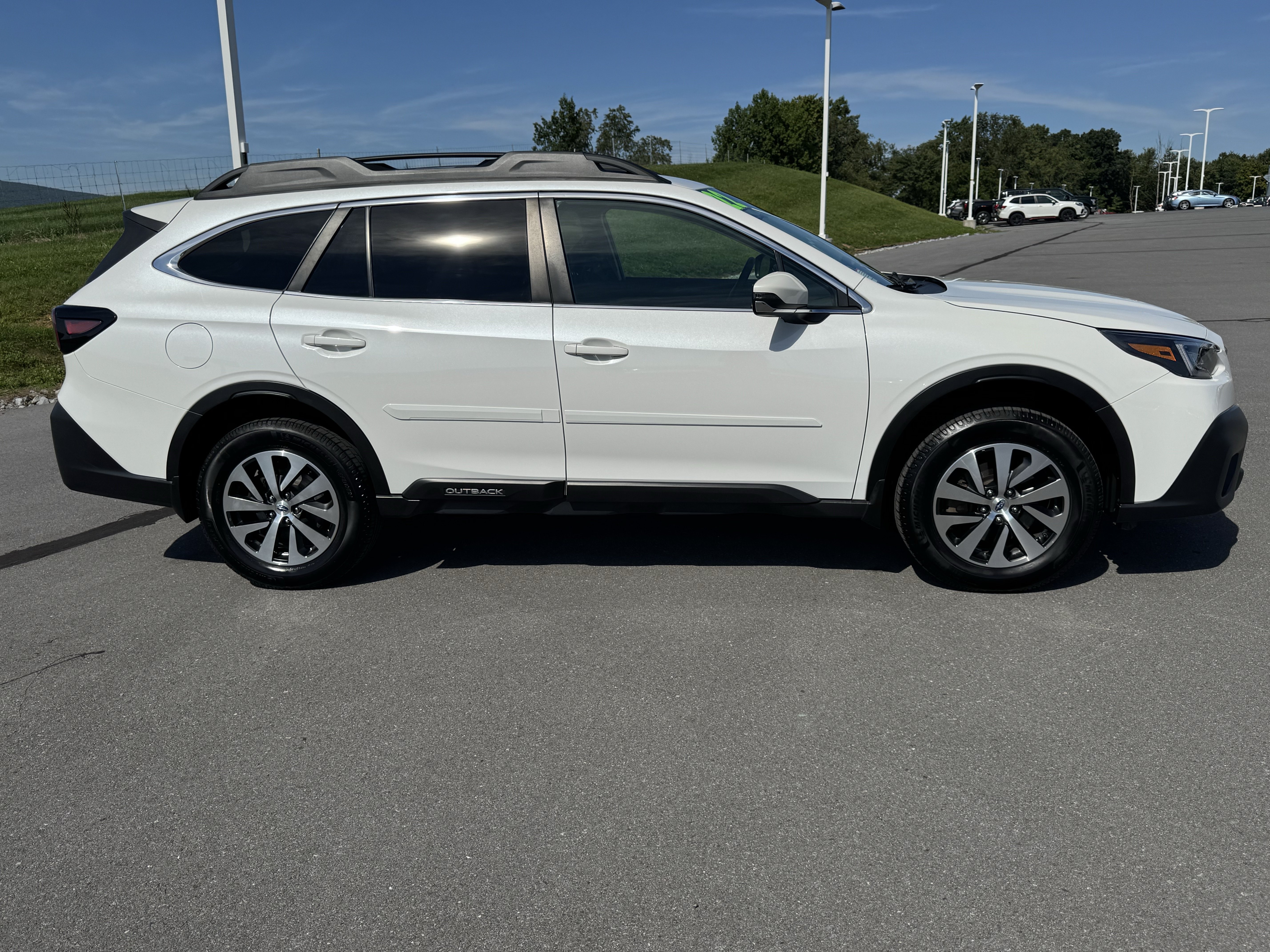 Used 2022 Subaru Outback Premium w/ Popular Package #1 AWD/4WD image 2