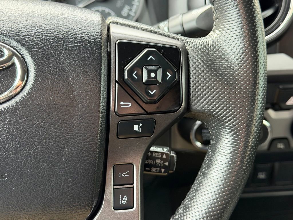 Used 2022 Toyota Tacoma TRD Off-Road AWD/4WD image 17