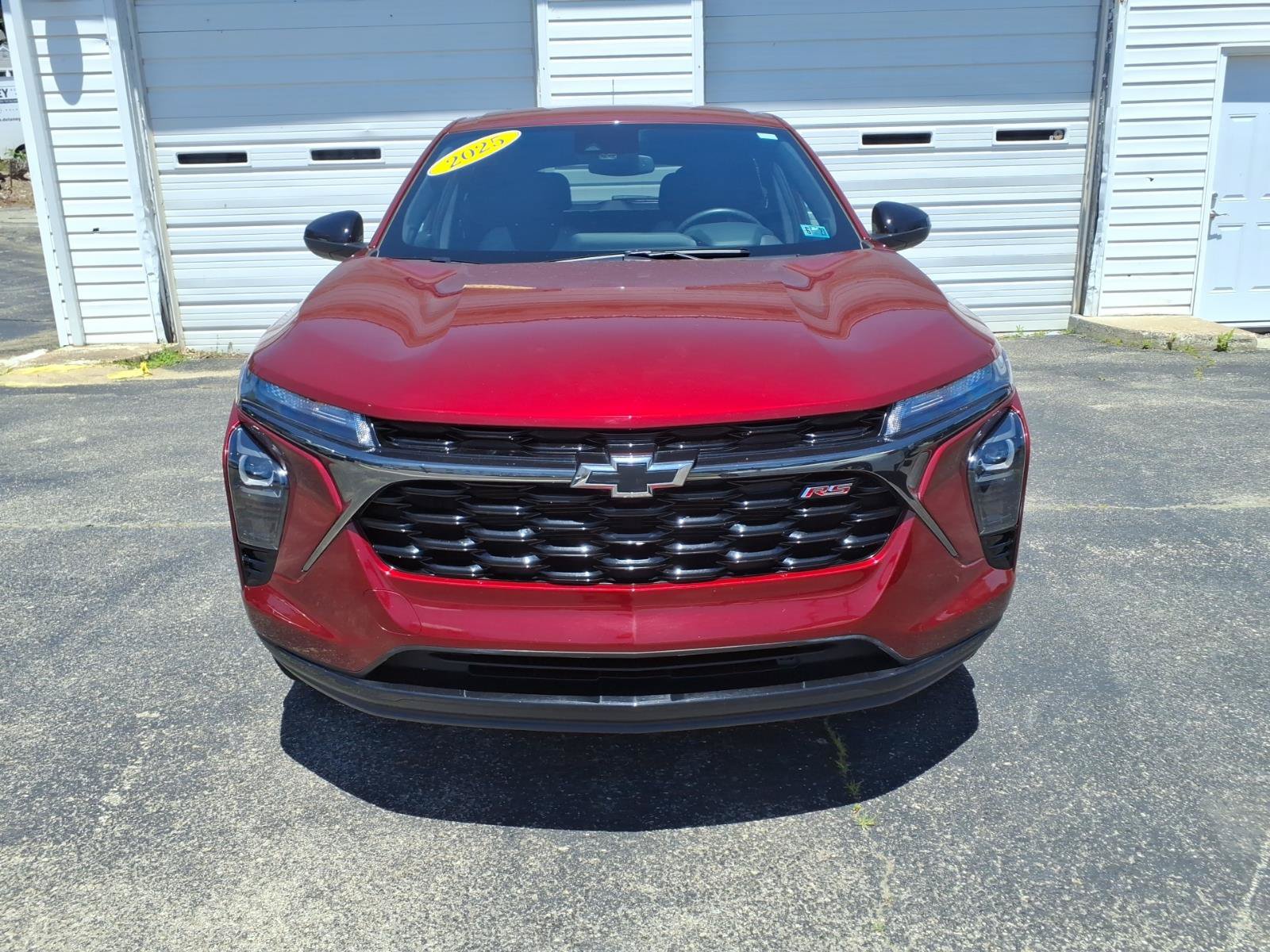Certified 2025 Chevrolet Trax RS w/ Driver Confidence Package FWD image 2