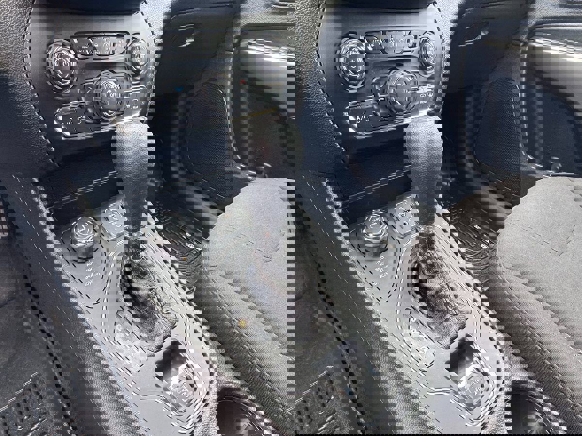 Used 2020 Jeep Cherokee Latitude w/ Cold Weather Group image 15