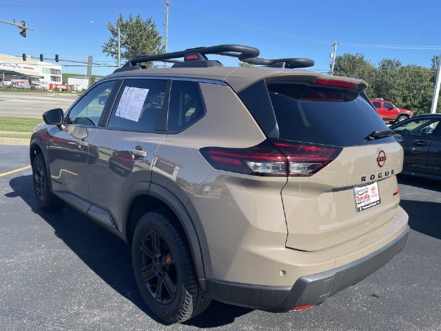 Used 2025 Nissan Rogue SV AWD/4WD image 30