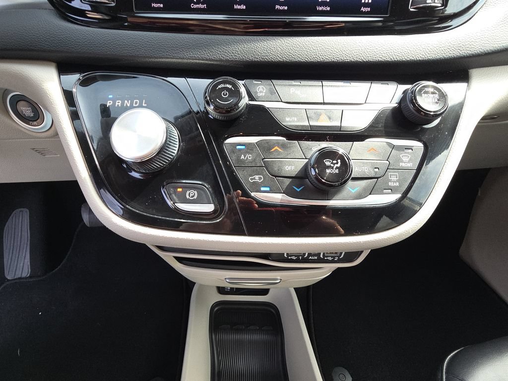 Used 2023 Chrysler Pacifica Touring-L FWD image 23