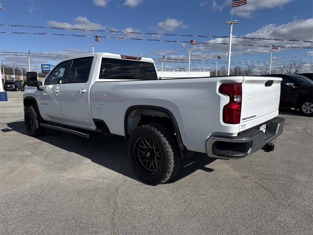 Used 2024 Chevrolet Silverado 2500 LT w/ Convenience Package image 3
