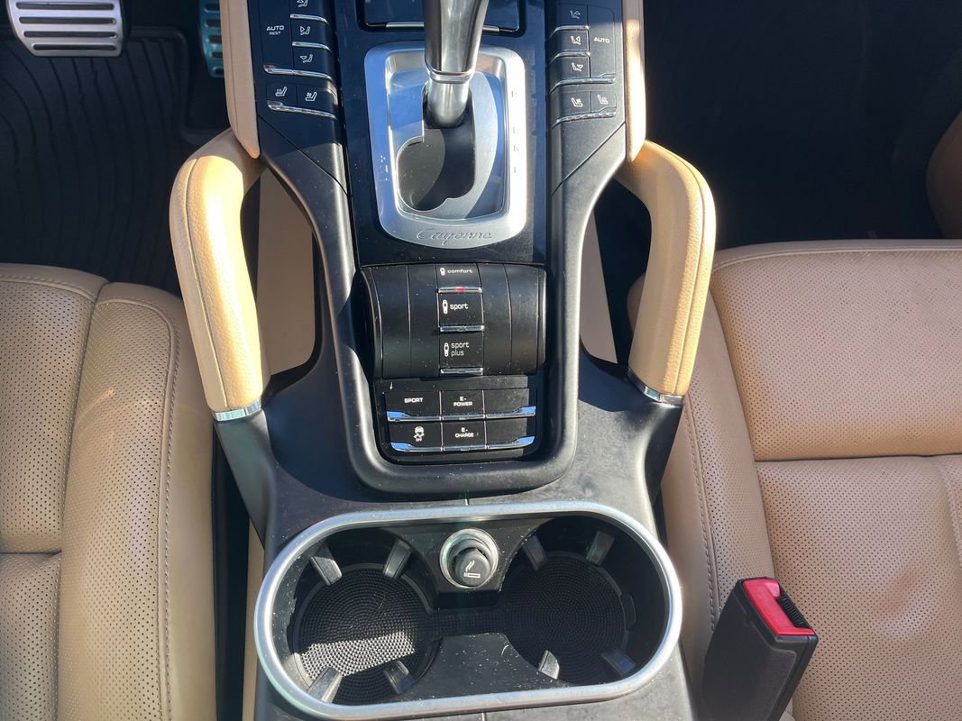 Used 2017 Porsche Cayenne S Platinum image 21