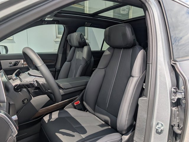 New 2026 Cadillac Vistiq Luxury w/ LPO, Floor Liner Package image 4