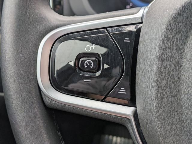 Used 2025 Volvo XC60 B5 Plus image 15